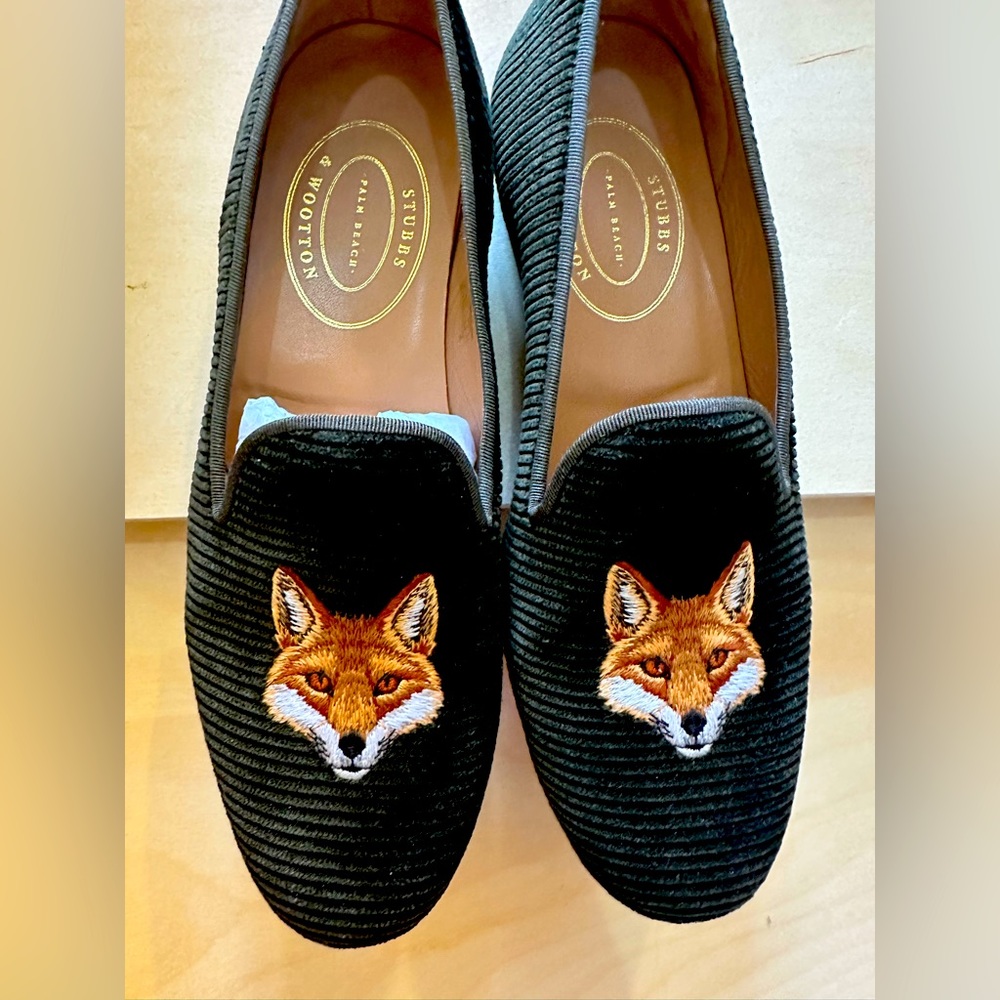 Beautiful Fox embroidery in dark green corduroy with green growgrain.